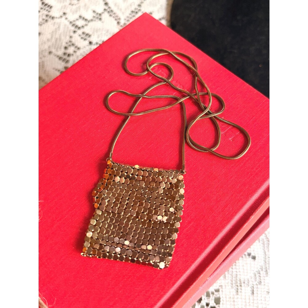 Vintage Mesh Coin Purse Necklace, Gold Tone Mini Chatelaine Pendant, Art Deco - Picture 2 of 3
